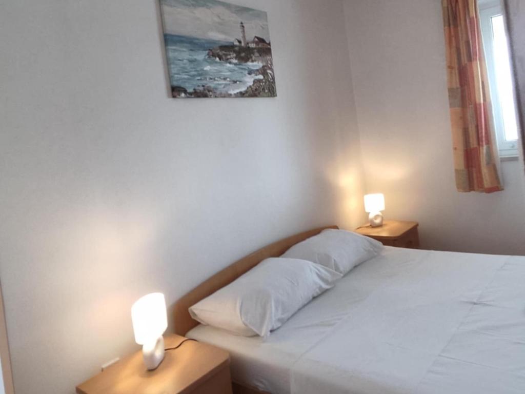 Posteľ alebo postele v izbe v ubytovaní Apartmani Dubravko