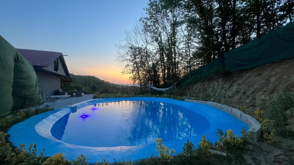 Bazén v ubytování Kocaeli Başiskele Doğayla İç İçe Özel Havuzlu Tatil Evi nebo v jeho okolí