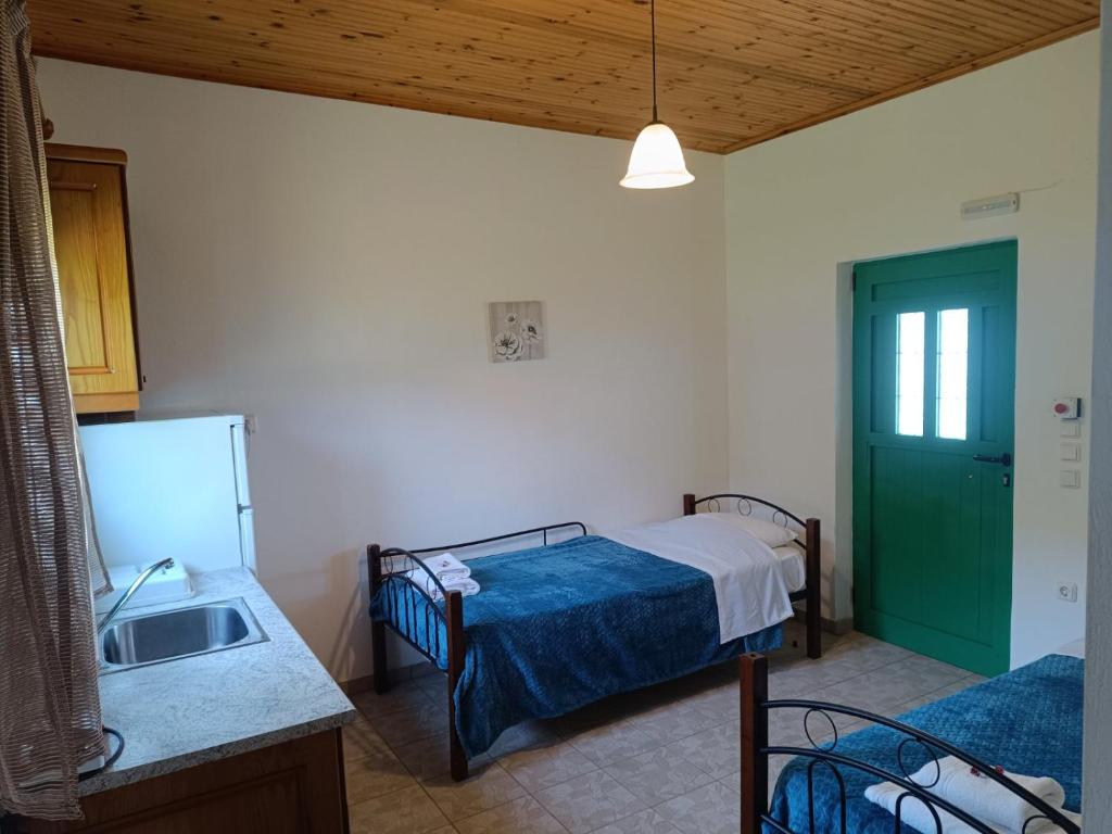 a room with two beds and a sink in it at Verde e Mare apartments-Marathias in Marathiás