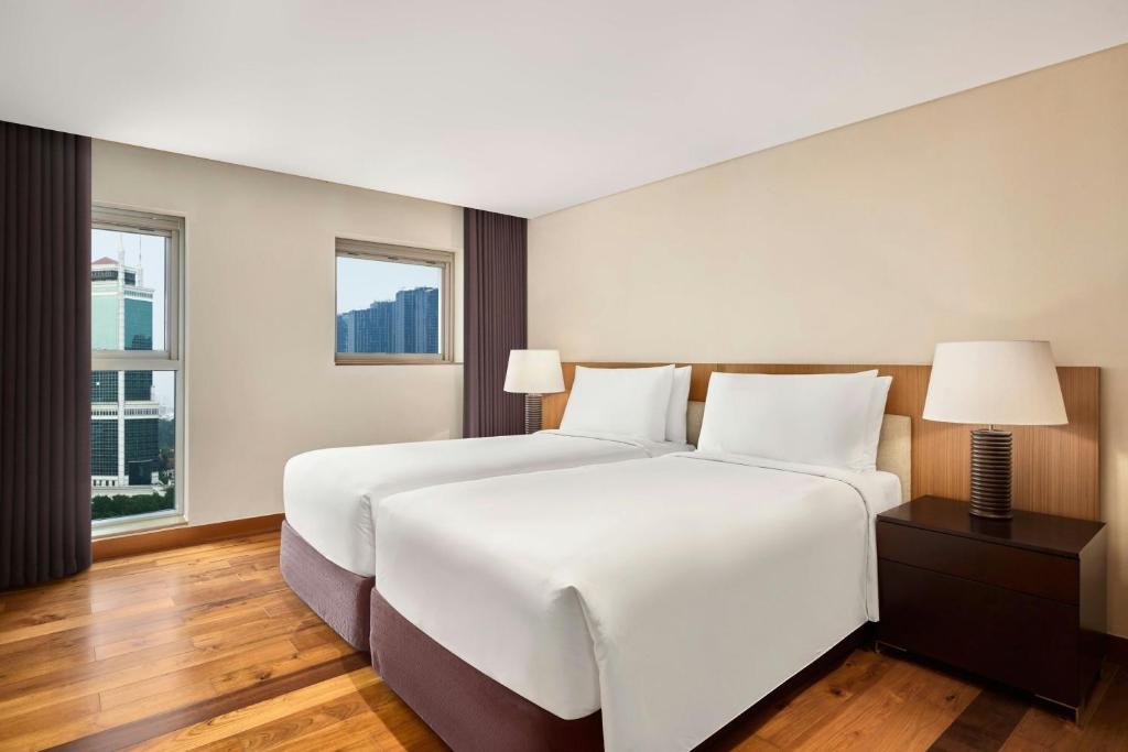 Two-Bedroom Apartment with One King Bed and Two Twin Beds