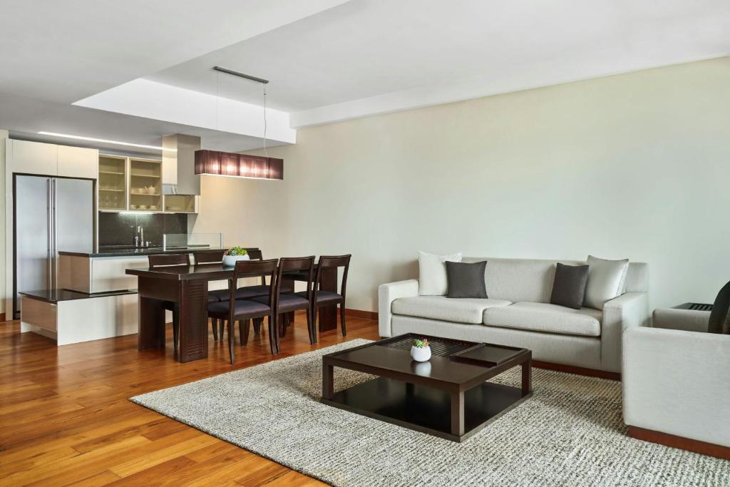 Two-Bedroom Apartment with One King Bed and Two Twin Beds