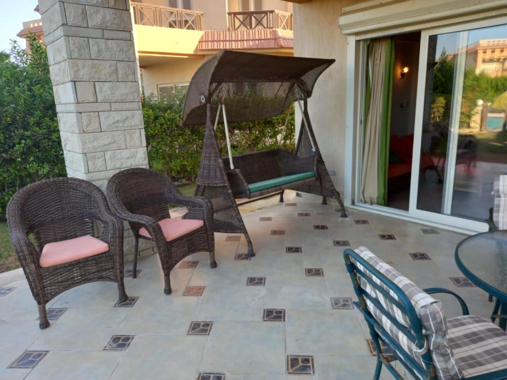 Patio nebo venkovní prostory v ubytování Amazing standalone Villa with 4 master rooms, private Garden, and pool