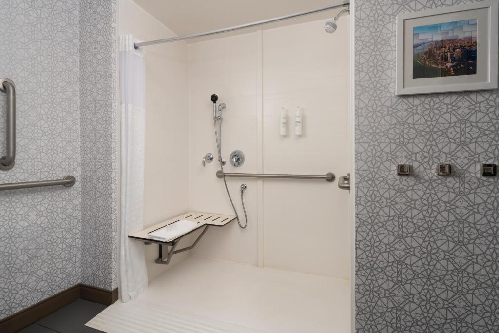 Hampton Inn & Suites Yonkers - Westchester - 