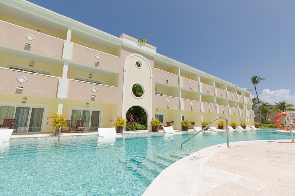 Bazén v ubytování TRS Turquesa Hotel - Adults Only - All Inclusive nebo v jeho okolí