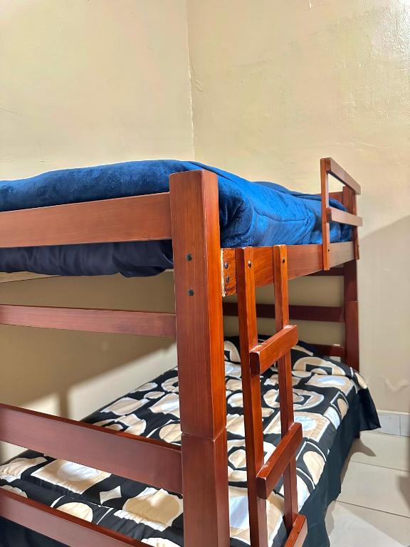 Postel nebo postele na pokoji v ubytování Travel Hotel Quito