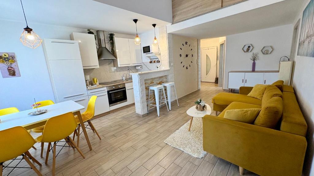 Kuchyň nebo kuchyňský kout v ubytování Apartments Aurora