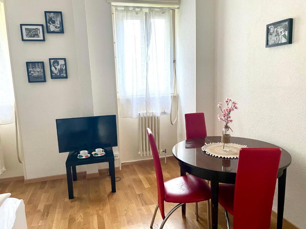 7 min walking from Lausanne gare - Resim 2