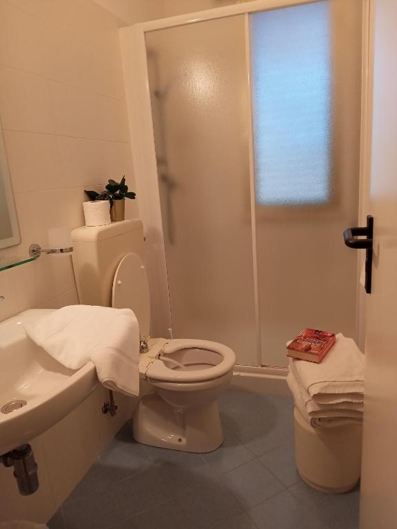 Koupelna v ubytování WuHostel