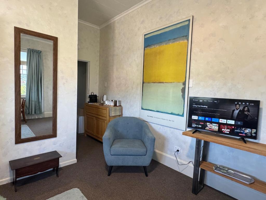 The Old Villa on Liardet - Resim 4