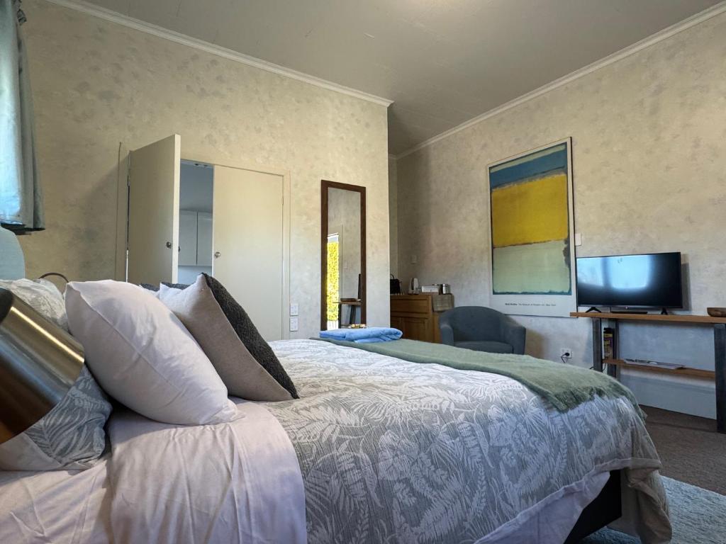 The Old Villa on Liardet - Resim 2