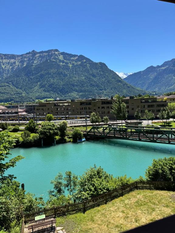 River 4-Kissed Retreat with Iconic Jungfraujoch View - Resim 11