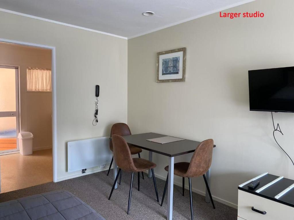 Malones Spa Motel - Resim 45