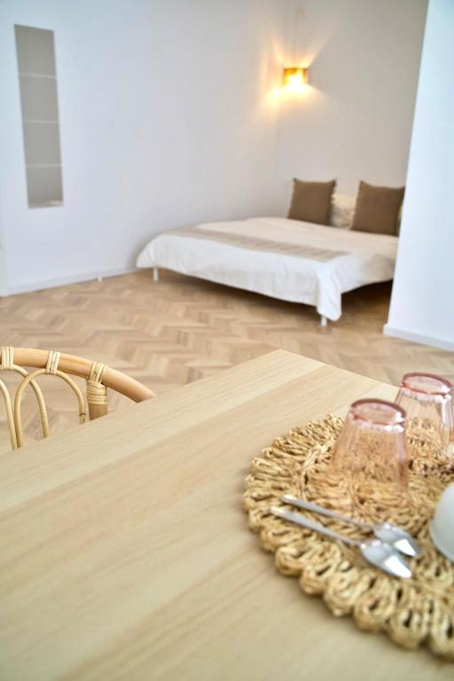 Tzatziki Room 4