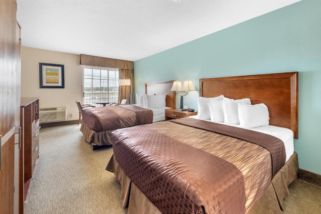 Postel nebo postele na pokoji v ubytování Best Western Plus Atrium Inn