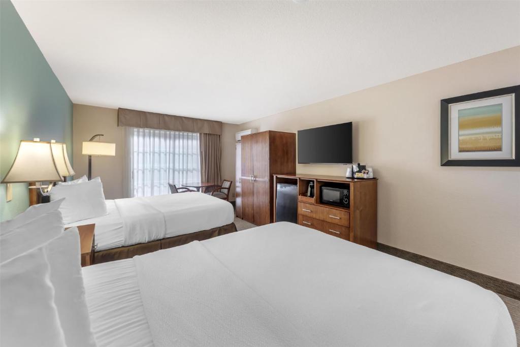 Postel nebo postele na pokoji v ubytování Best Western Plus Atrium Inn