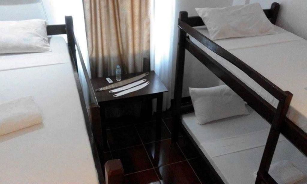 Postel nebo postele na pokoji v ubytování Ricardo Valley Inn