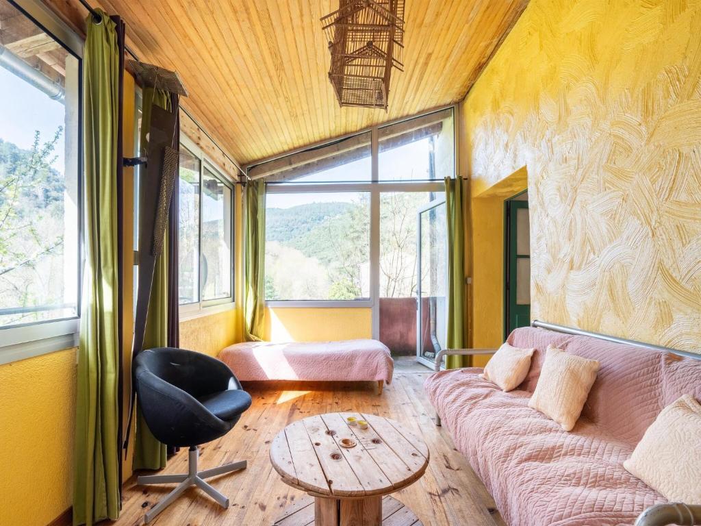 Posezení v ubytování Charming Retreat by Vis River, France, cleaning included