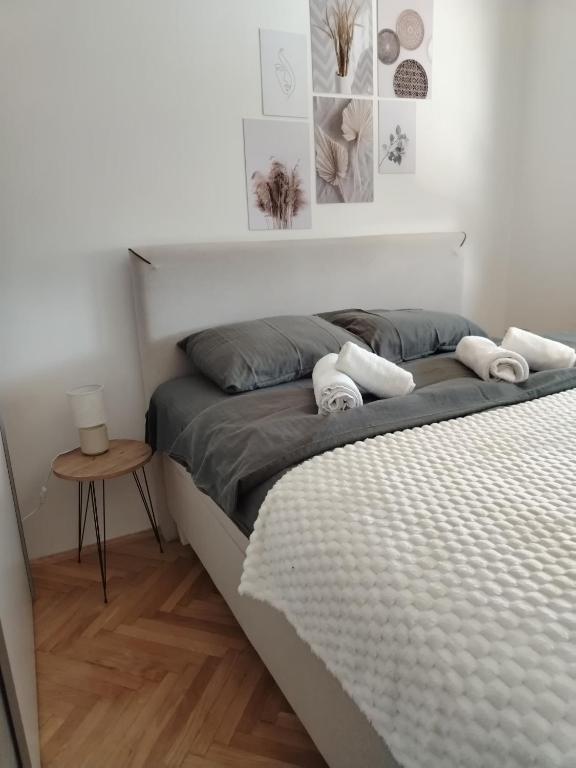 a bedroom with a bed and a side table at Apartman REA 1 in Pirot