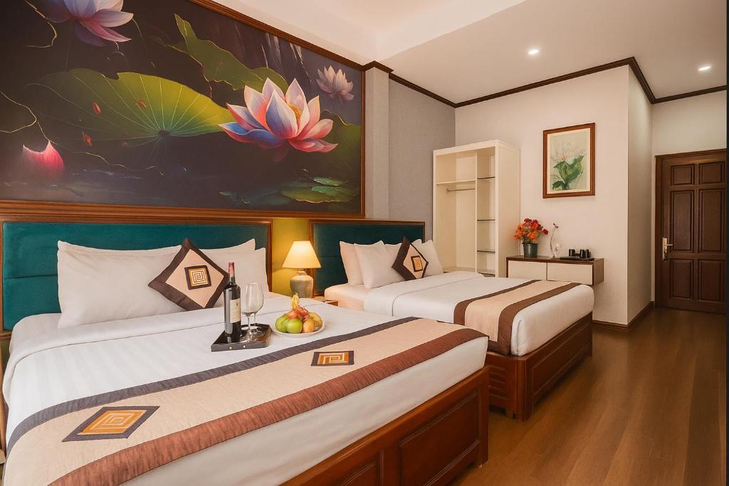 Postel nebo postele na pokoji v ubytování Hanoi Sena Hotel & Travel - Former Symphony Hanoi Hotel