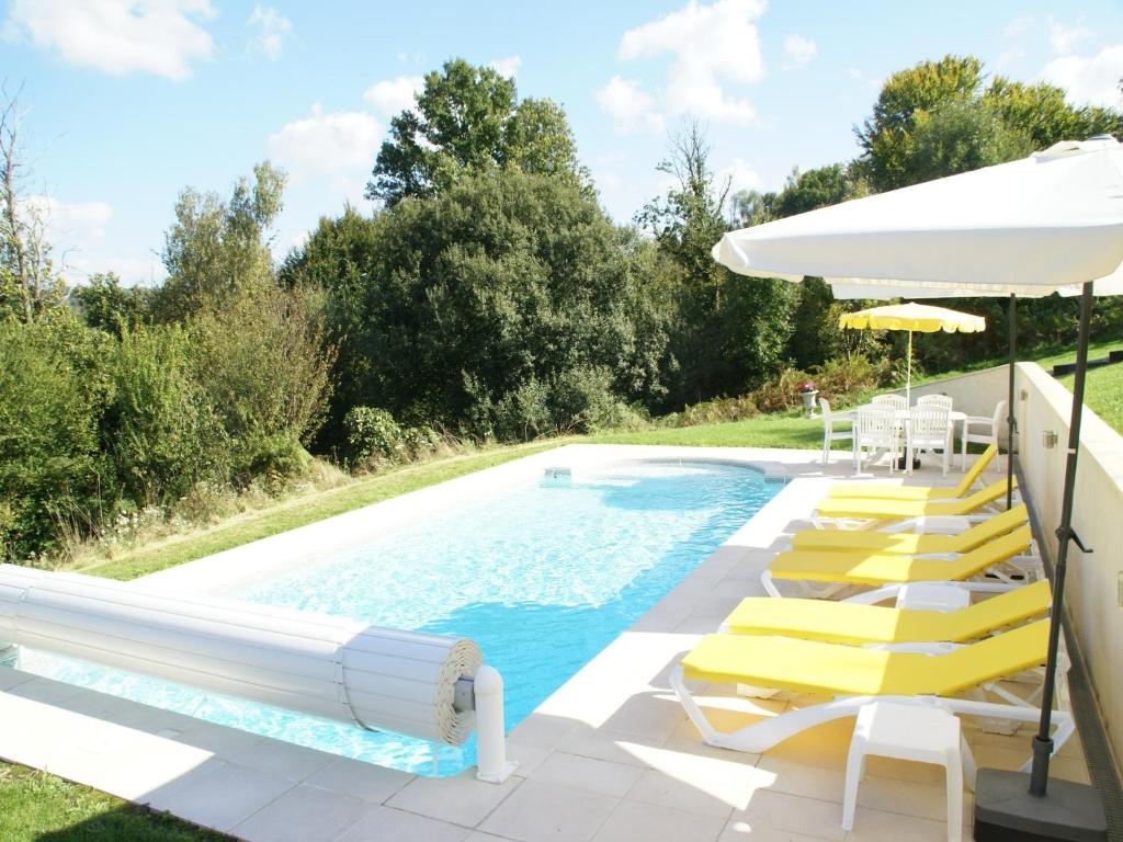 Gallery image of Holiday Home in Limoges with Saltwater Pool, cleaning included in Sussac