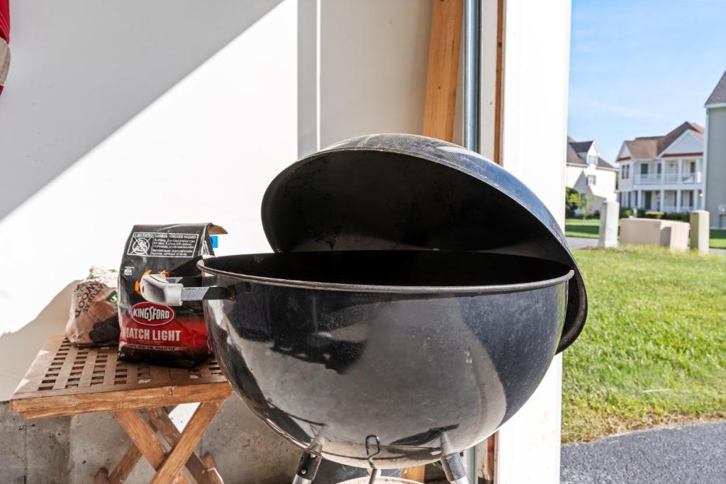 a bucket sitting on a table next to a window at Spacious 4BR Home Pools Bikes Balcony in Berlin