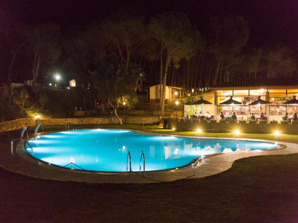Bazén v ubytování Tent Stay in Begur for 5 Guests, cleaning included nebo v jeho okolí
