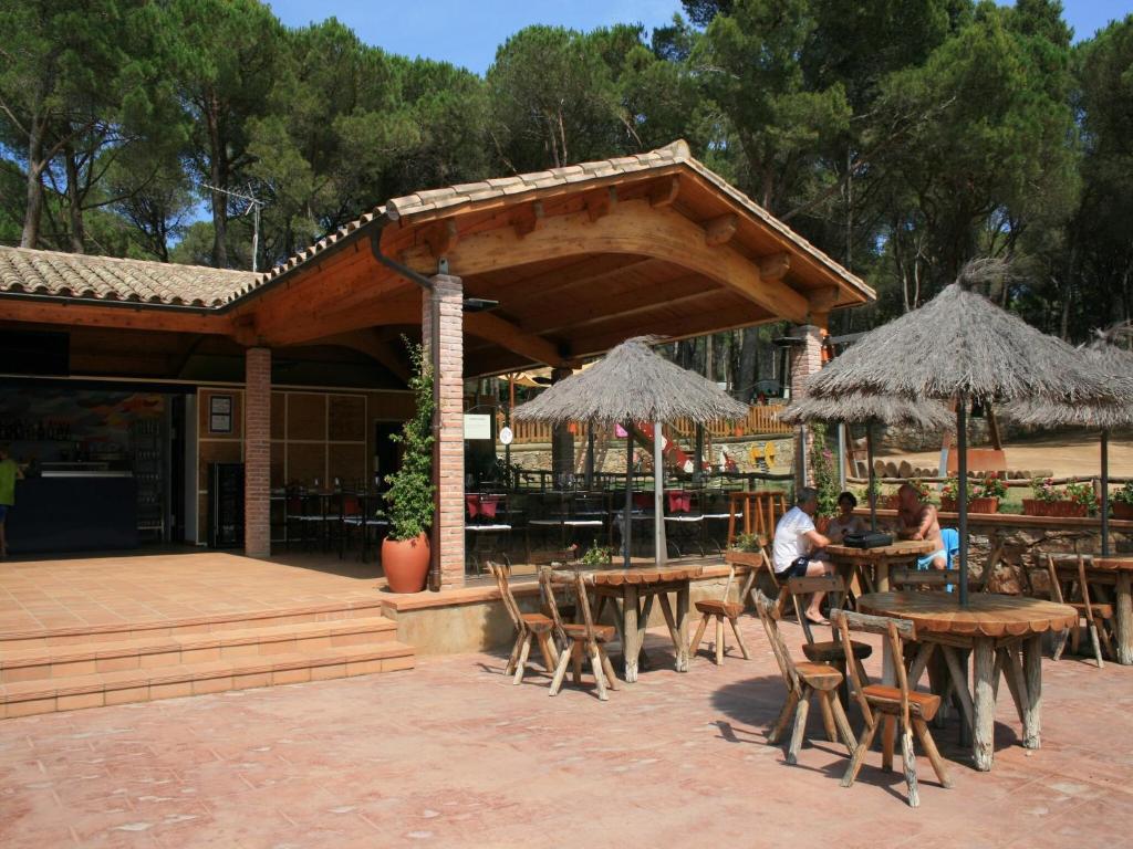 Restaurace v ubytování Tent Stay in Begur for 5 Guests, cleaning included