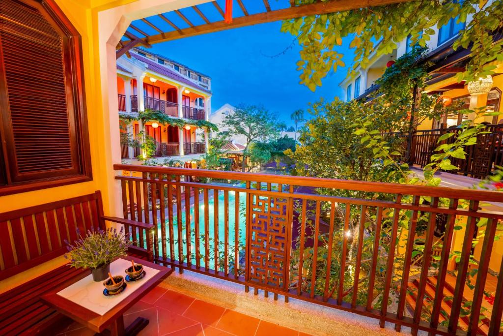 Villa Suite Pool View with Balcony