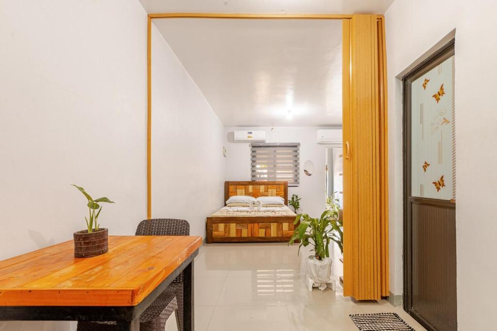 Gallery image of Transcient House Trece Martires Home Sweet Home in Quintana