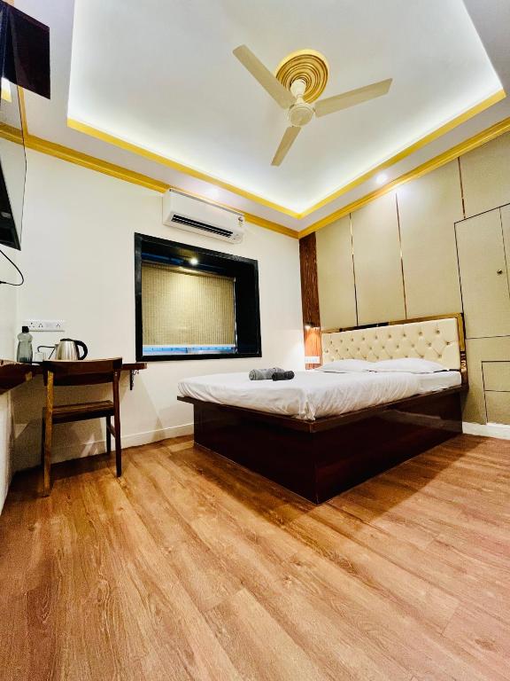 Postel nebo postele na pokoji v ubytování Sarai Inn