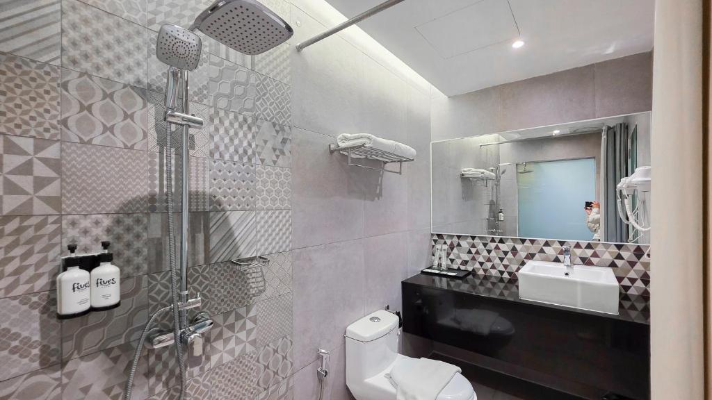 Koupelna v ubytování Fives Hotel DNP