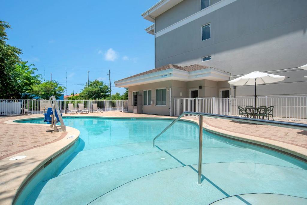 Garner Hotel Panama City Beach Northeast by IHG photo