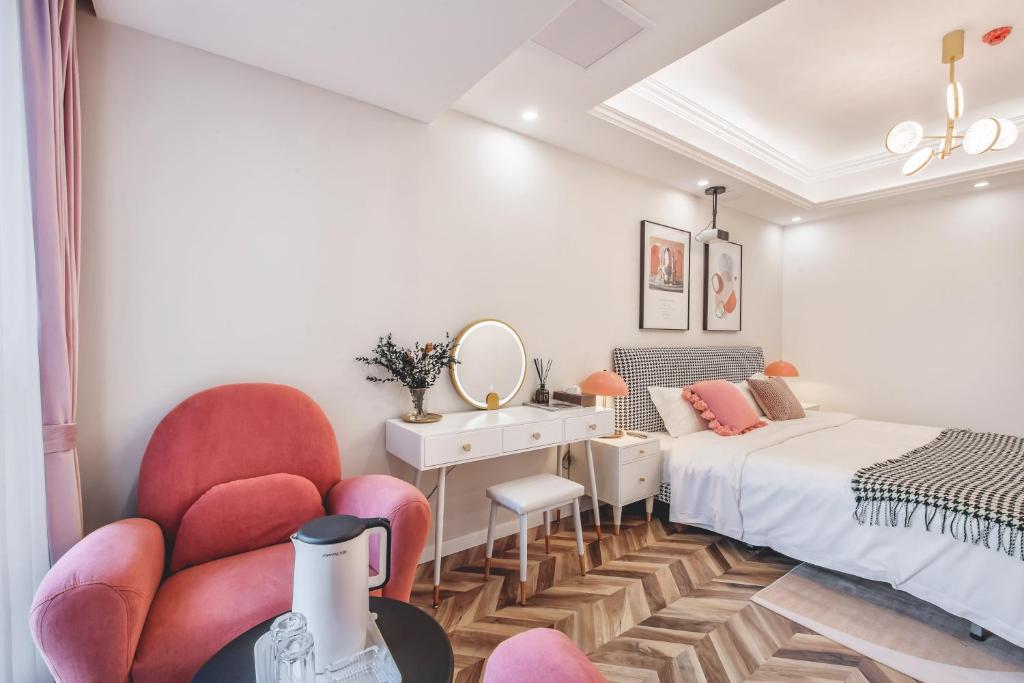 a bedroom with a bed and a chair and a table at 云深处江景公寓 in Chongqing