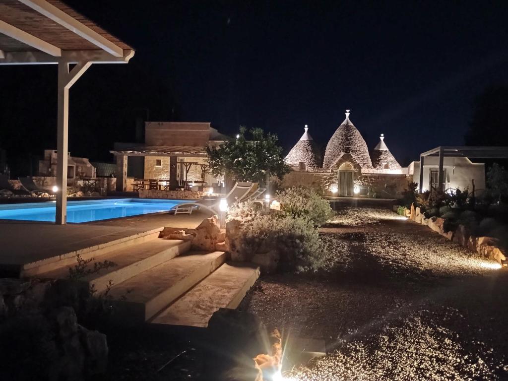 Bazén v ubytování Trullo del Sol nebo v jeho okolí