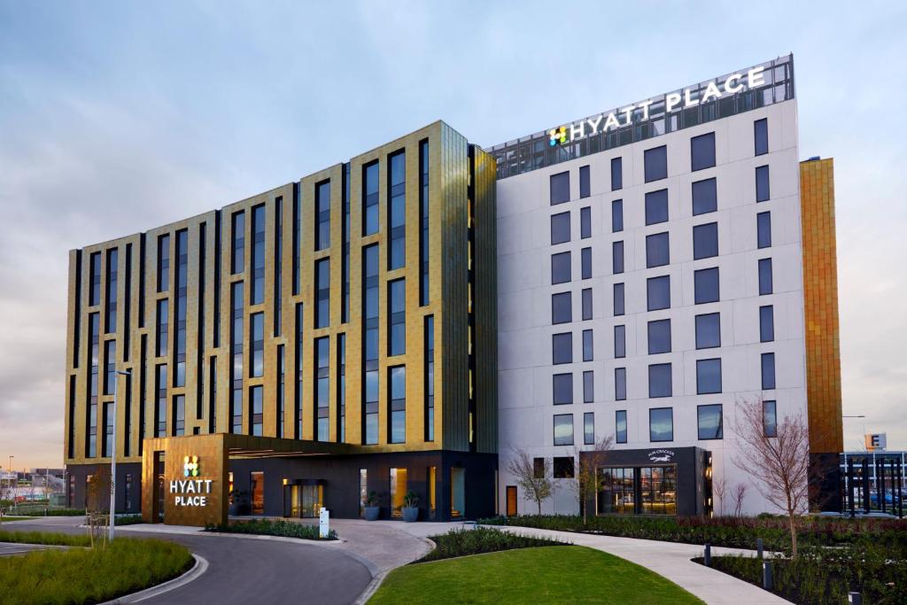 墨尔本Hyatt Place Melbourne Essendon Fields的汉普顿套房酒店 ⁇ 染