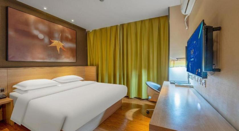 TV a/nebo společenská místnost v ubytování IU Hotels Xinzhou Bus Terminal