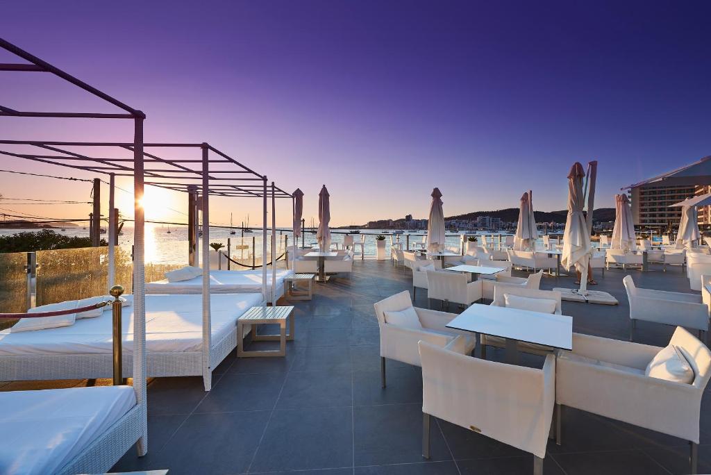 Typic Marina Playa - Adults Only, Bahia de Sant Antoni ...