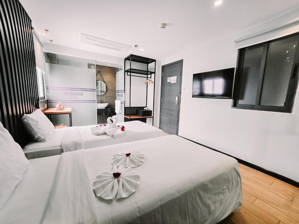 Giường trong phòng chung tại Hermes Hotel Nha Trang