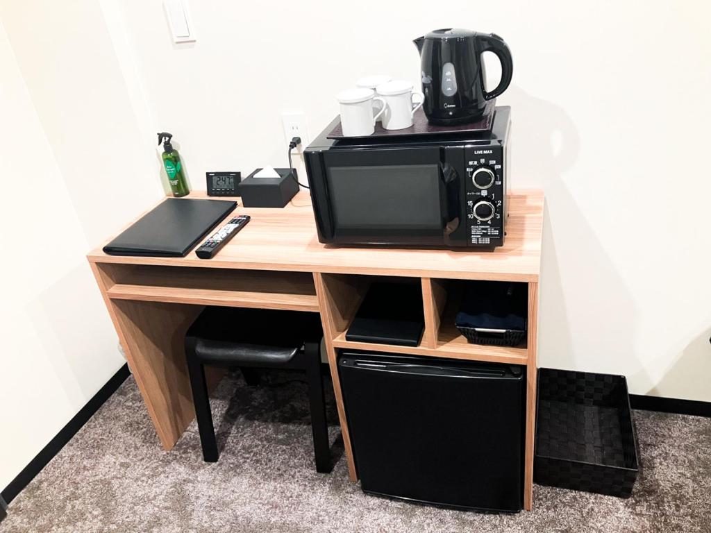 Kuchyň nebo kuchyňský kout v ubytování HOTEL LiVEMAX BUDGET Iyo Mishima