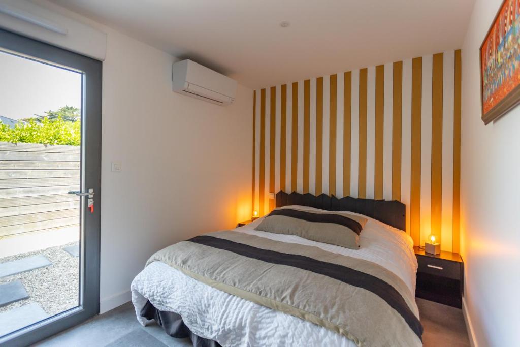 Postel nebo postele na pokoji v ubytování Parenthèse idéale Chambre J double dans villa face mer Carnac