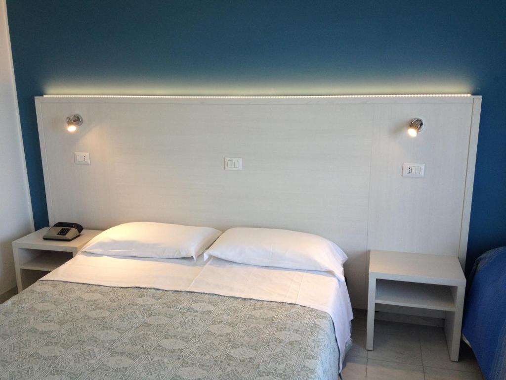 Postel nebo postele na pokoji v ubytování Hotel Strand