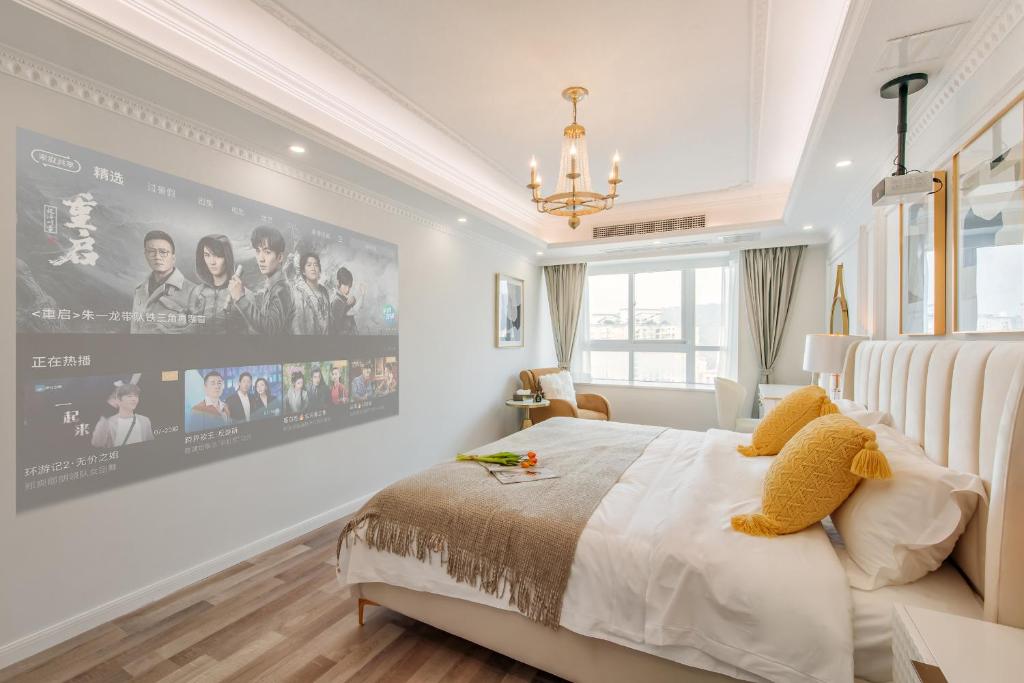 a bedroom with a large movie poster on the wall at 云深处江景公寓 in Chongqing