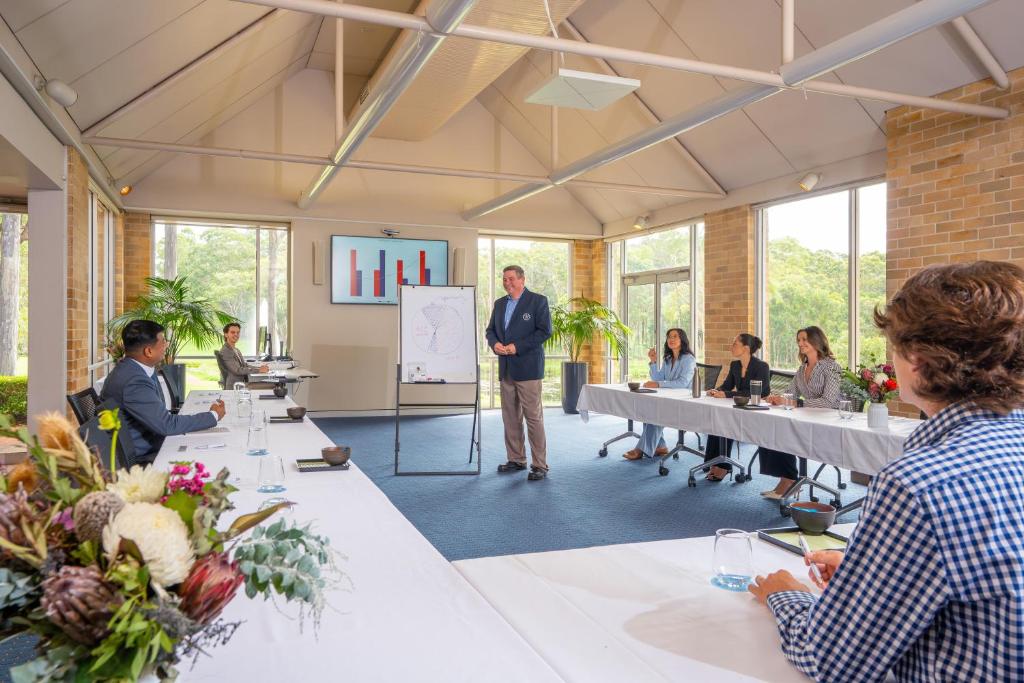 Lakeside Hotel and Conference Centre - Resim 6