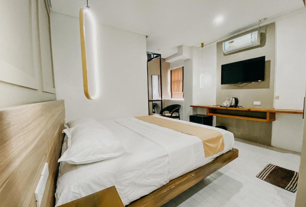 Postel nebo postele na pokoji v ubytování Lix Hotel Surigao