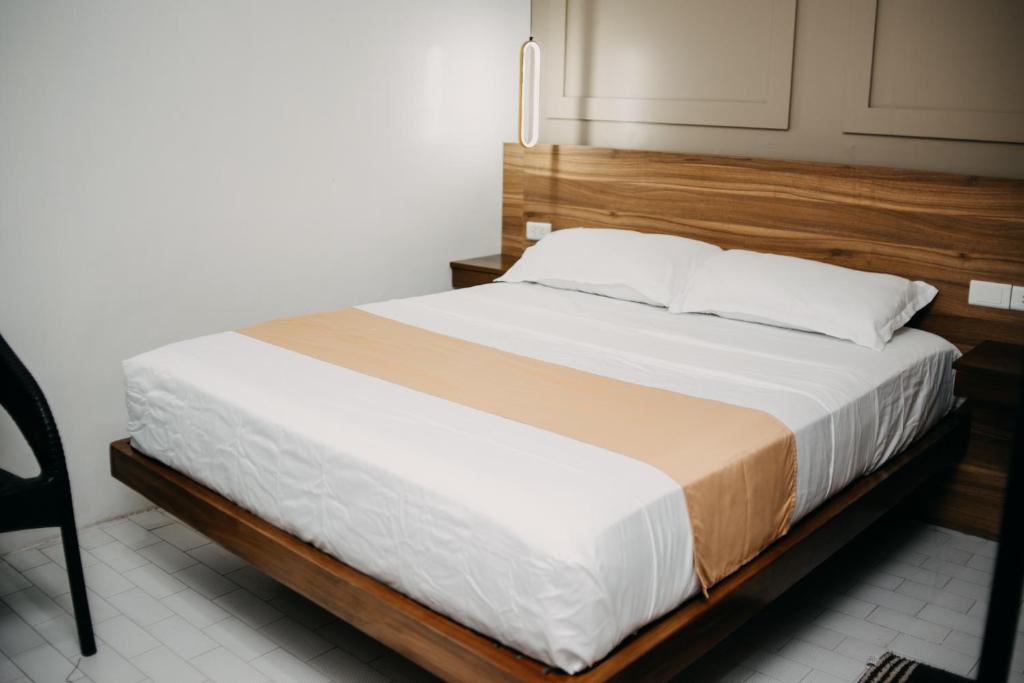 Postel nebo postele na pokoji v ubytování Lix Hotel Surigao