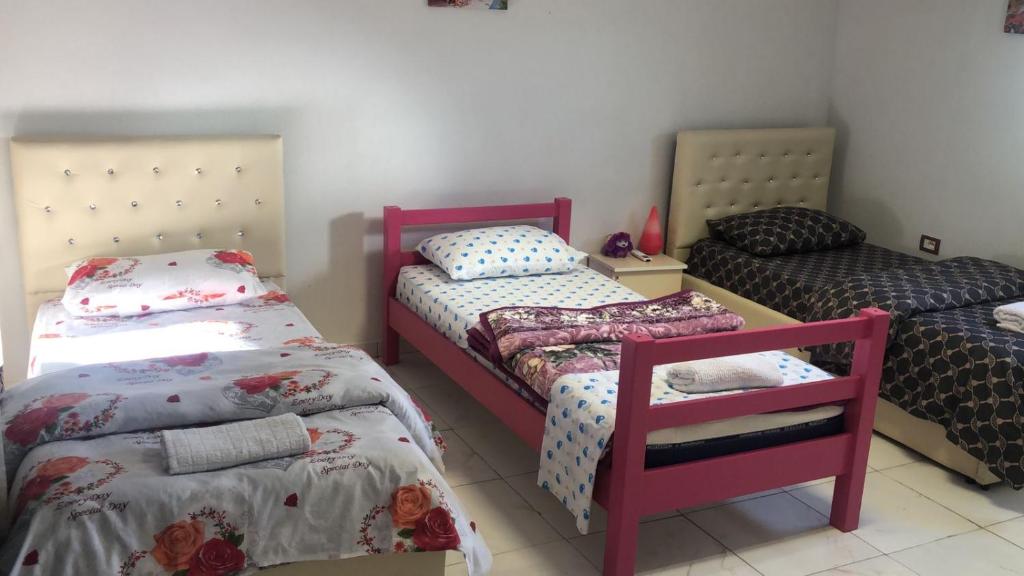 Postel nebo postele na pokoji v ubytování Bujtina Gashi Guest House