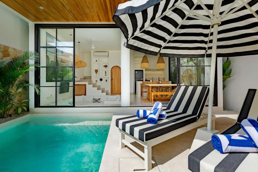 Hồ bơi trong/gần Brand New 2BR Designer Villa 12