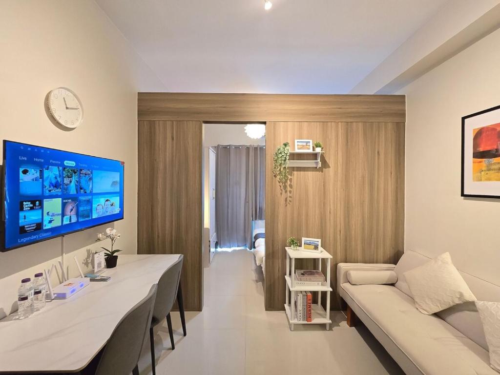 1BR Condotel with Balcony at FAME Residences #FM59-1