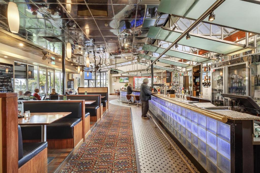 Nightcap at Findon Hotel - Resim 11