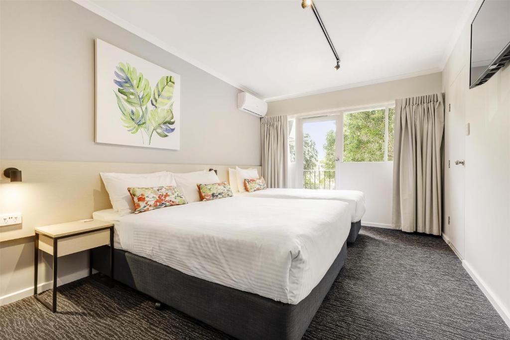 Nightcap at Findon Hotel - Resim 14